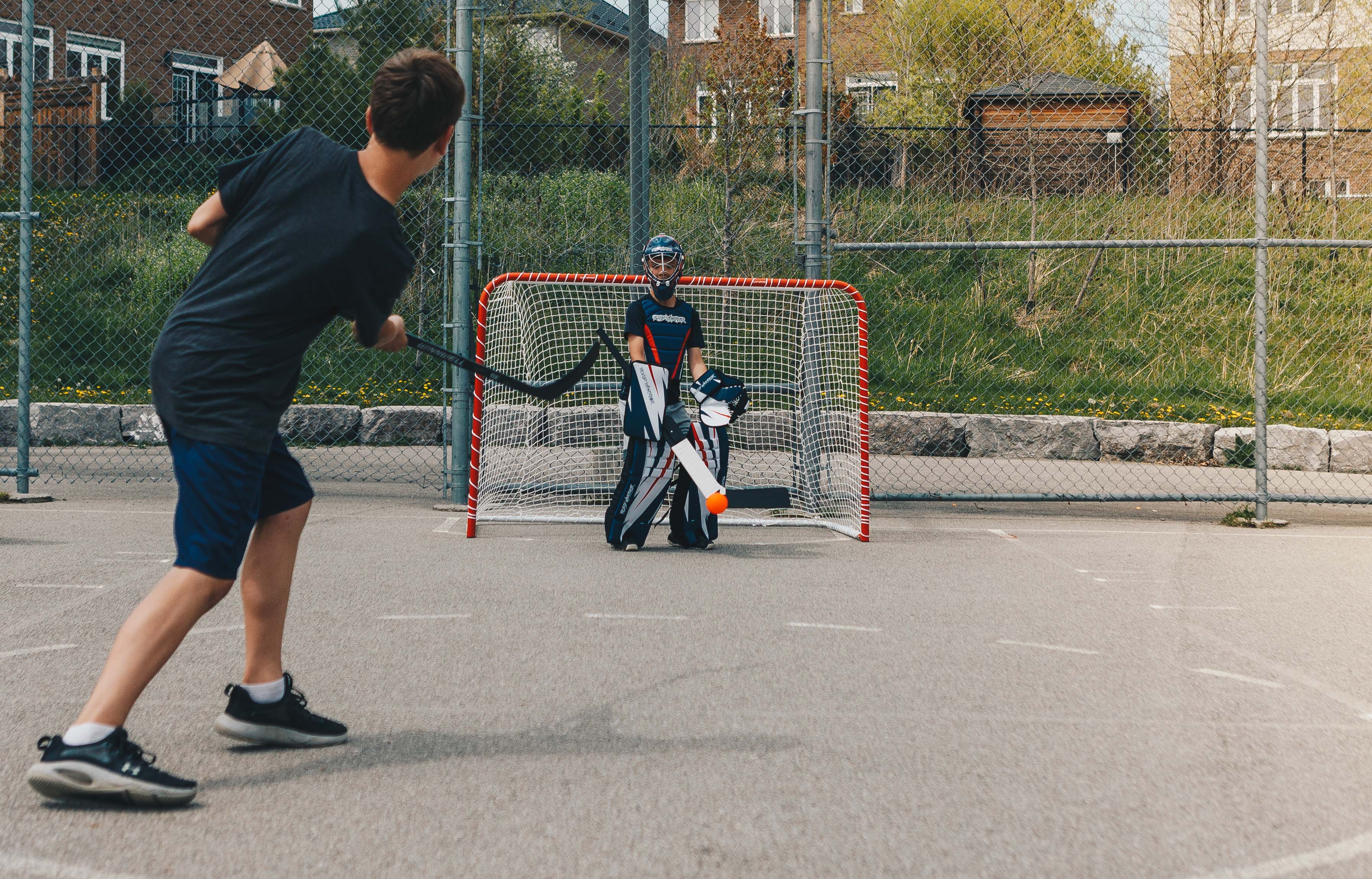 15 Pack Bucket of Street Hockey Balls (Orange) - Image 6